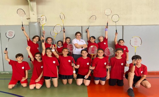 Bayraklılı sporculardan ‘Badminton' başarısı