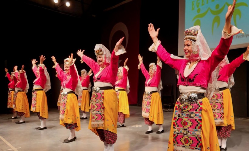 Bornova Halk Dansları Festivali son buldu