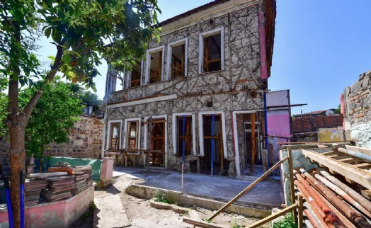 Büyükşehir'den Basmane'ye tarihi dokunuş