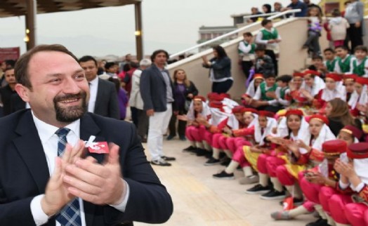 Çiğli Belediyesi'nden öğrencilere karne hediyesi