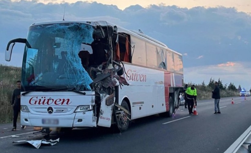Denizli'de yolcu otobüsü ile TIR çarpıştı: 2 ölü, 6 yaralı