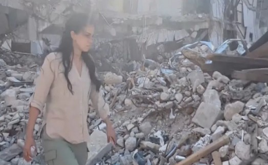 Depremde 17 akrabasını kaybeden Karsu Hatay'a gitti