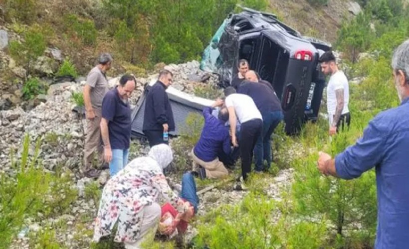 Eski Ekonomi Bakanı Nihat Zeybekci kaza geçirdi