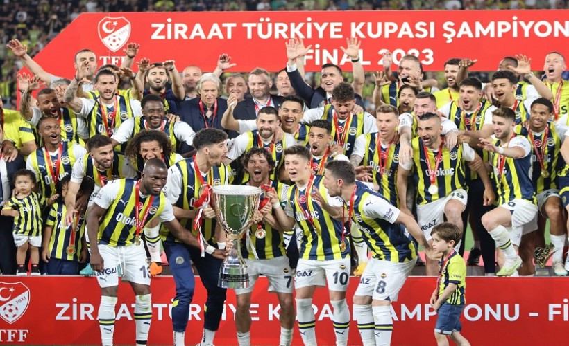 Fenerbahçe kupayı 5 yıldızlı formayla aldı