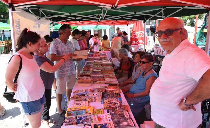 Foça'daki Kitap Şenliğinde 2 bin kitap dağıtıldı