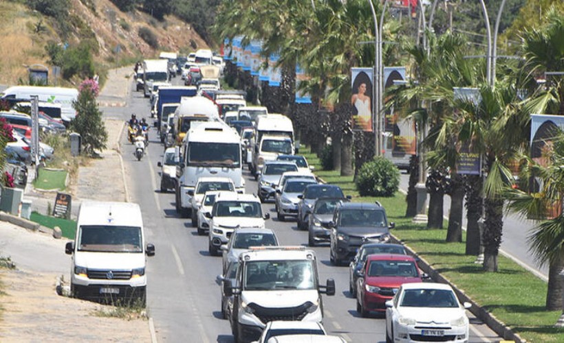 İzmir'de bayram yoğunluğu: 280 bin 713 araç girişi oldu