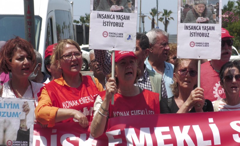 İzmir'de emeklilerden maaş ve bayram ikramiyesi tepkisi