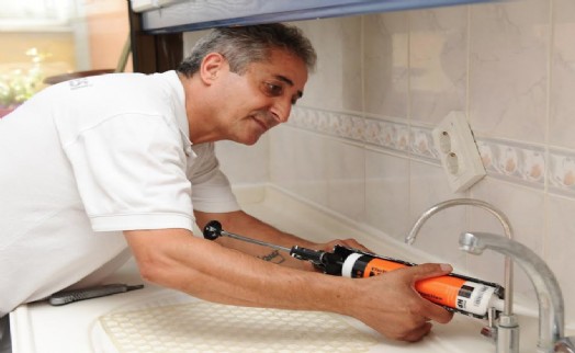 Karşıyaka Belediyesi'nin evde tamir hizmetine yoğun ilgi