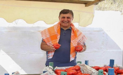 Karşıyaka'da atalık tohumların mahsulleri tezgahları süsledi