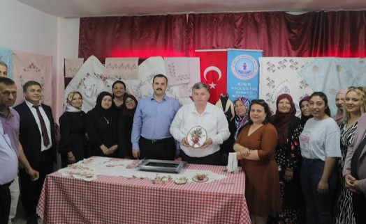 Kınık'ta Halk Eğitim Kursları sergisi ve kermes düzenlendi