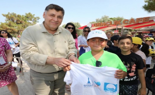 Menderes'te mavi bayraklar göndere çekildi