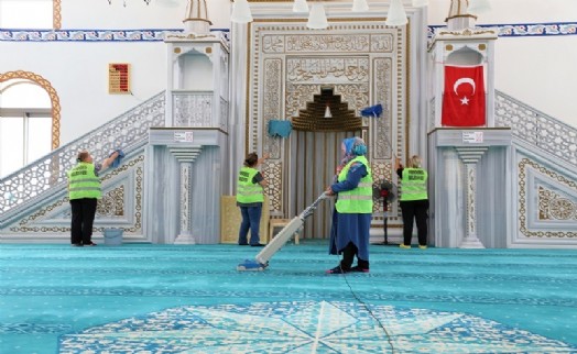 Menderes'te camiler bayrama hazır