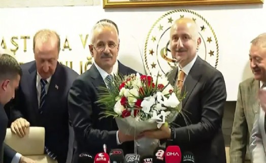 Ulaştırma Bakanlığı'nda devir teslim yapıldı