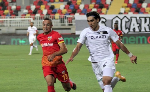 Altaylı Naderi, FC Tractor'e transfer oldu