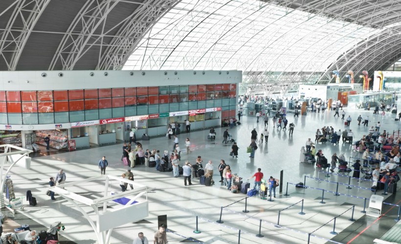 Bakanlık açıkladı: Adnan Menderes Havalimanı kaç yolcu ağırladı?