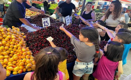 Bayraklı'nın öğrencilerine ‘sokakta' eğitim: Gezerek öğreniyorlar