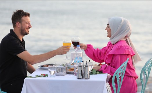 Düğünleri yarıda kalan genç çifte Başkan Sandal'dan jest