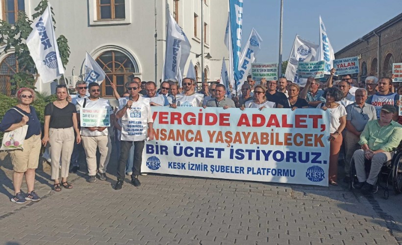 İzmir'de KESK üyesi memurlardan 'seyyanen zam' protestosu