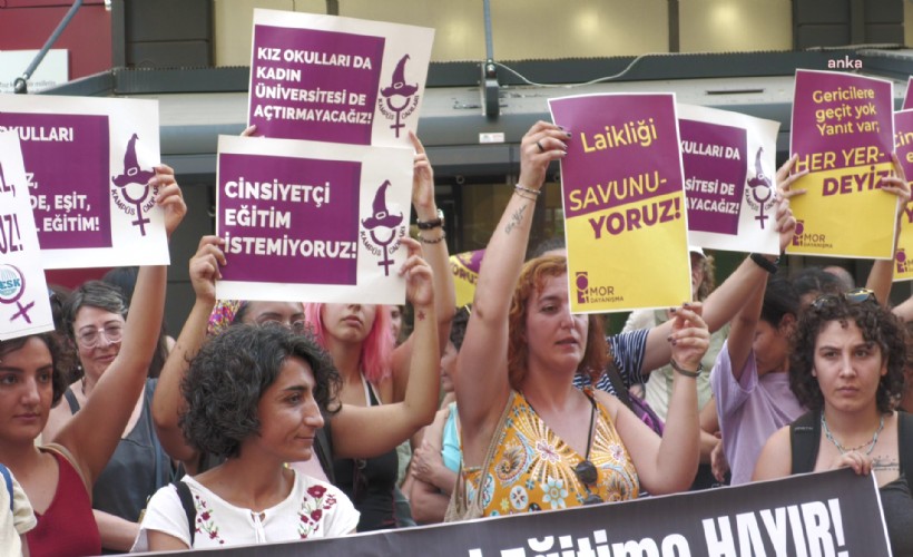İzmir'de kadınlardan Milli Eğitim Bakanı Tekin'e tepki