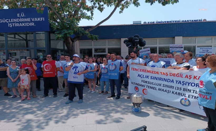 İzmir'de sağlıkçılar enflasyon rakamlarını tencerede taş kaynatarak protesto etti
