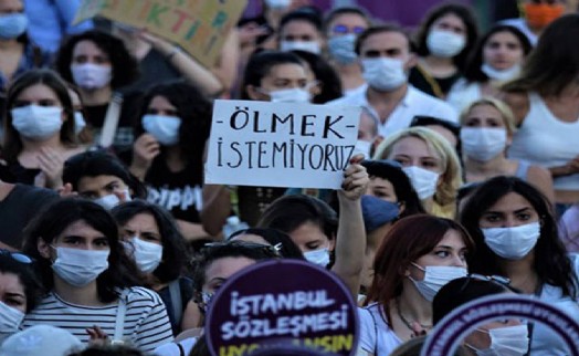 İzmir'de bir erkek boşandığı kadına silahla saldırdı