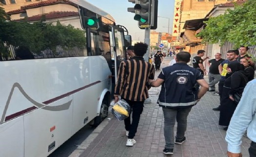 İzmir'de çalışma izni olmayan göçmenler yakalandı