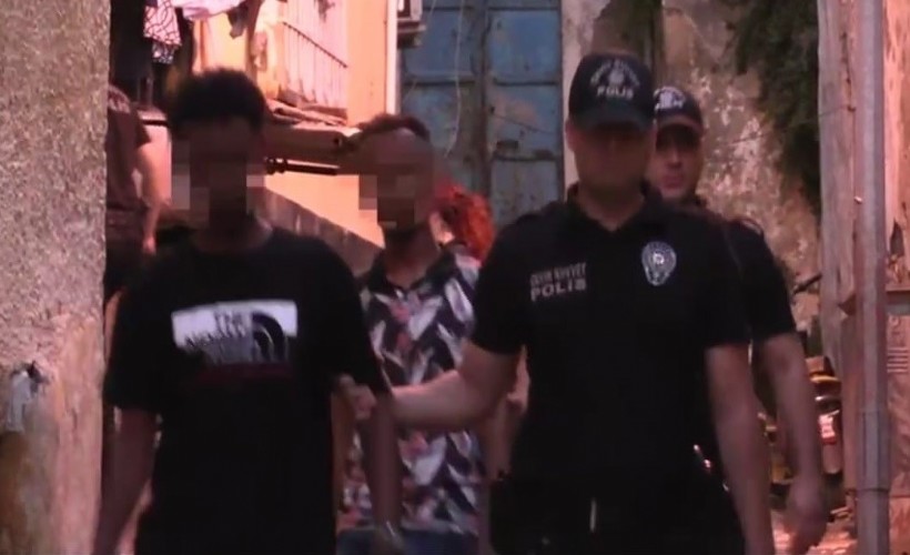 İzmir’de göçmenlere bir operasyon daha: 170 kişi yakalandı