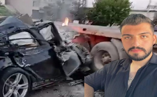 İzmir'de otomobil tırın dorsesine ok gibi saplandı: 1 ölü