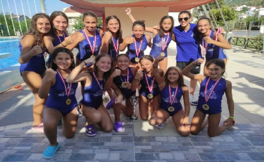 İzmir'in kızlarının bileği bükülmedi