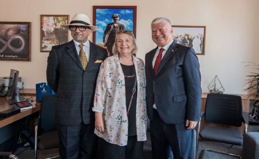 İzmir'le Latin Amerika ülkeleri arasındaki bağlar güçleniyor