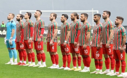 Karşıyaka'da yaprak dökümü devam ediyor