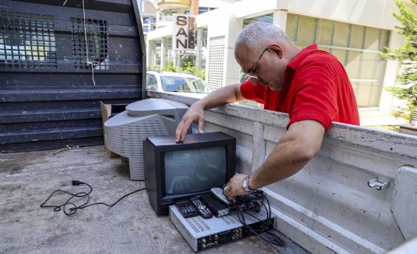 Karşıyaka’da elektronik atıklar, öğrenciler için tablete dönüşüyor