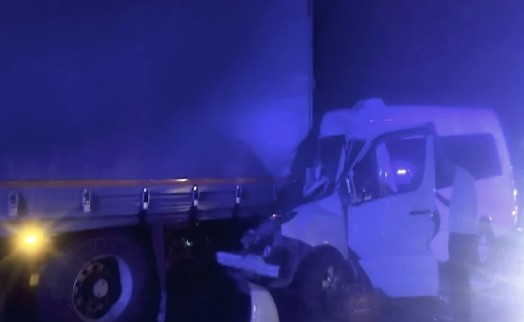 Manisa Sarıgöl'de güreşçileri taşıyan minibüs kaza yaptı: 9 yaralı