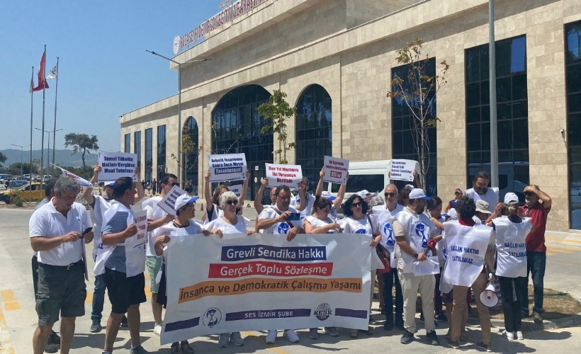 Sağlık çalışanları İzmir'de eylem yaptı