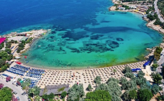 Seferihisar'da plajlara mavi bayraklar asıldı