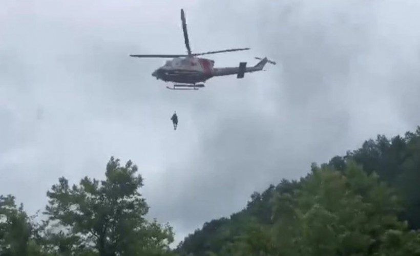 Şile'de selde mahsur kalanları helikopter kurtardı