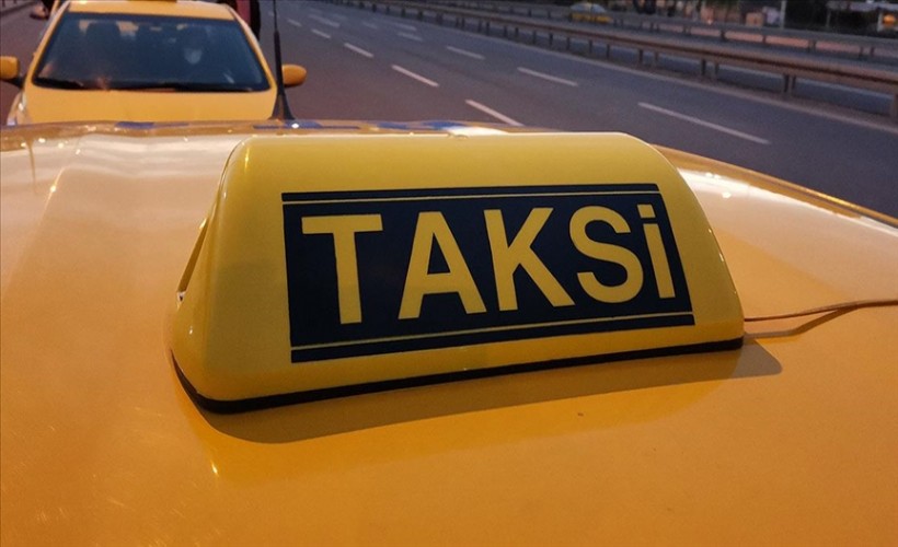Takside 4 düzensiz göçmen yakalandı