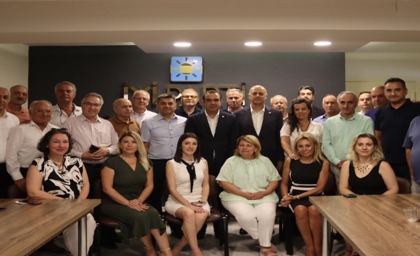 Ümit Özlale'den İzmir İl Başkanlığı'na teşekkür ziyareti