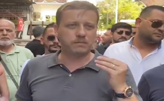 Zafer Partisi'nden yerel yöneticilere Basmane tepkisi: 'Suriyelilere peşkeş mi çektiniz?'