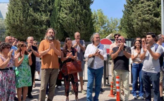 Barış Akademisyeni Aydın Arı, Dokuz Eylül Üniversitesi'ne geri döndü