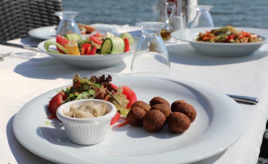 Bayraklı'da vegan ve glütensiz ürünlere ilgi