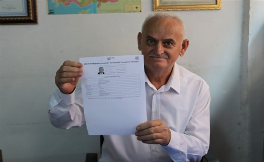 Binali Yıldırım'a benzeyen 68 yaşındaki Zekeriya Öztekin, üniversiteli oldu