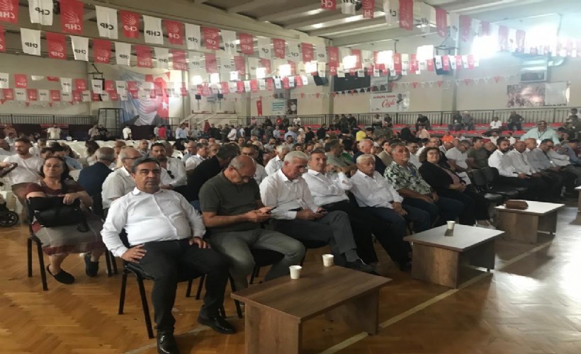 Olaylı kongre sona erdi! CHP Çiğli'de Erkan Akar dönemi