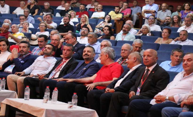 CHP Narlıdere'de kongre heyecanı sona erdi; Mesut Durgun güven tazeledi