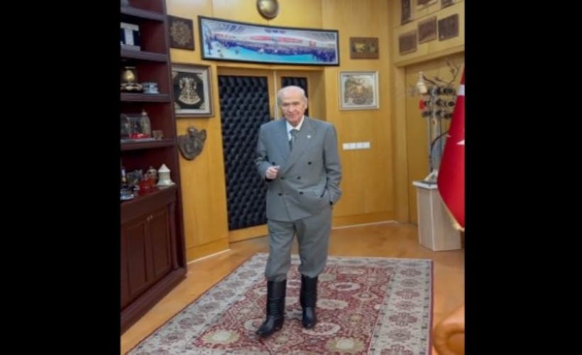 Çizmelerini giyen MHP lideri Bahçeli, 'Kıbrıs Türk'tür' notuyla video paylaştı