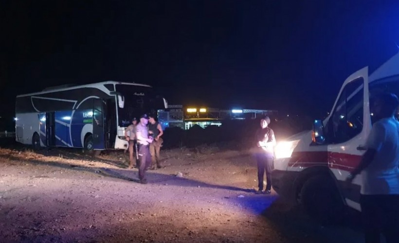 Diyarbakır'da yolcu otobüsü kaza yaptı: 18 yaralı