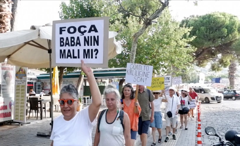 Foça'da deniz ve kıyı kirliliği protesto edildi