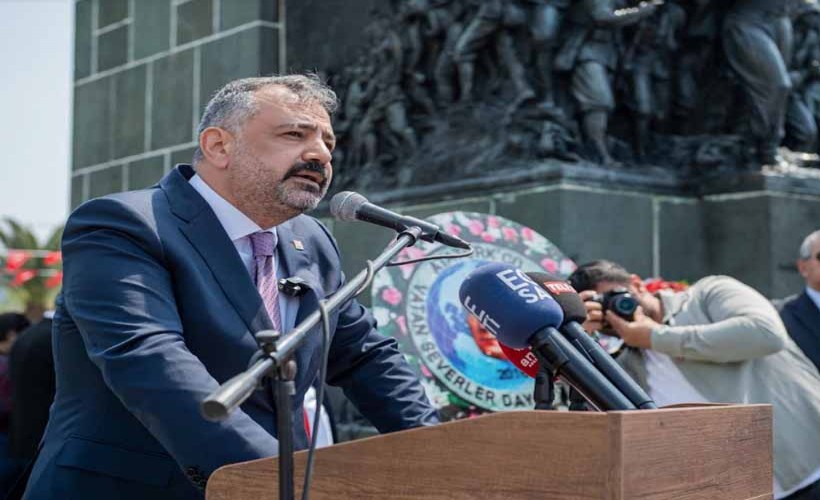 CHP İzmir İl Başkanı Aslanoğlu, Zafer Bayramı'nı kutladı
