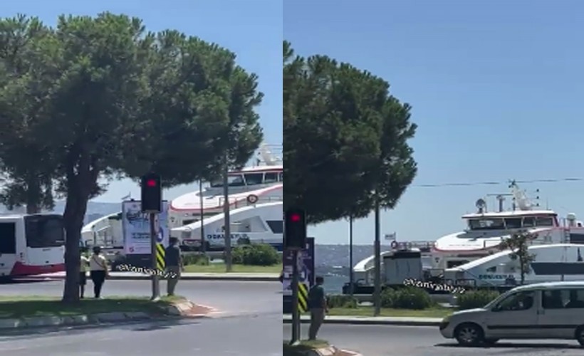İzmir'de yolcu gemisinin kıyıya çarpma anı kamerada