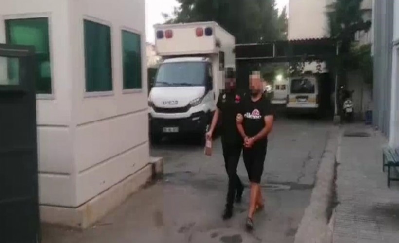İzmir'de hücre evlerine operasyon; Pazar arabasının arkasından FETÖ'cü çıktı